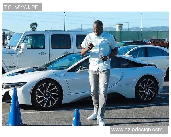 拥有最多跑车的足球球星揭秘他的奢华车库与驾驶生活 拥有最多跑车的足球球星揭秘他的奢华车库与驾驶生活