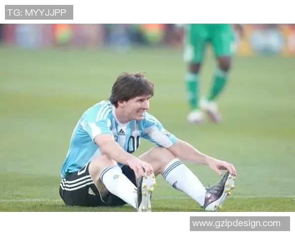 从绿茵场到全球舞台足球巨星如何跨界成为全民关注焦点 从绿茵场到全球舞台足球巨星如何跨界成为全民关注焦点