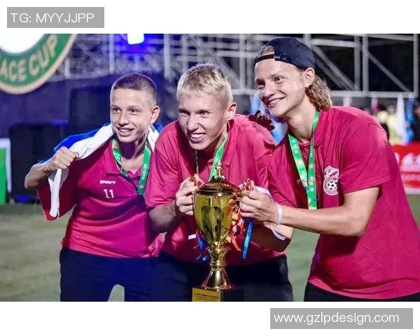 全球足球巨星齐聚一堂合照高清版展现顶级球员风采 全球足球巨星齐聚一堂合照高清版展现顶级球员风采